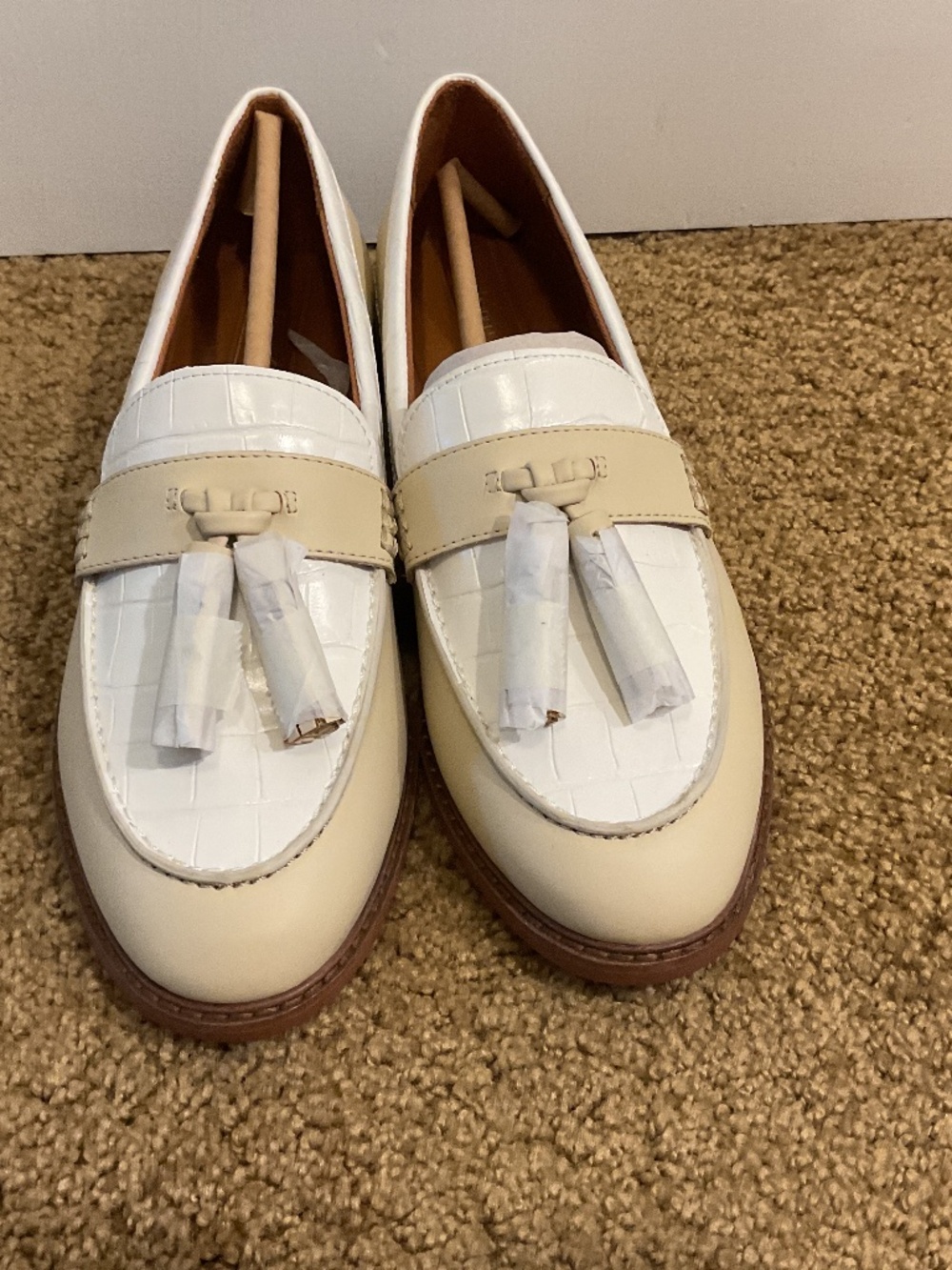 Franco Sarto Two Tone Loafer, Cream and White Color, Size 8.5M